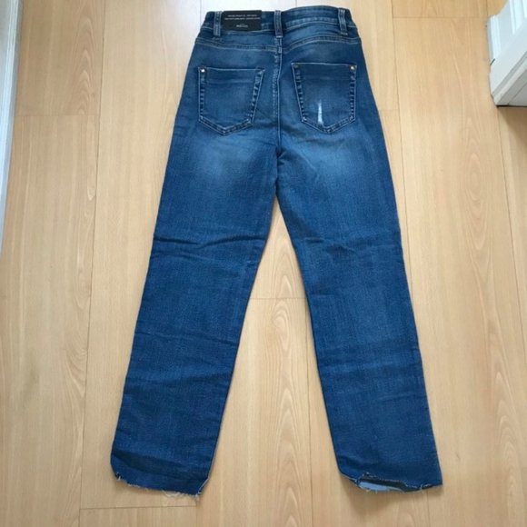 NEW RW&CO. High-rise Straight Leg Crop Blue Jeans - Picture 4 of 6